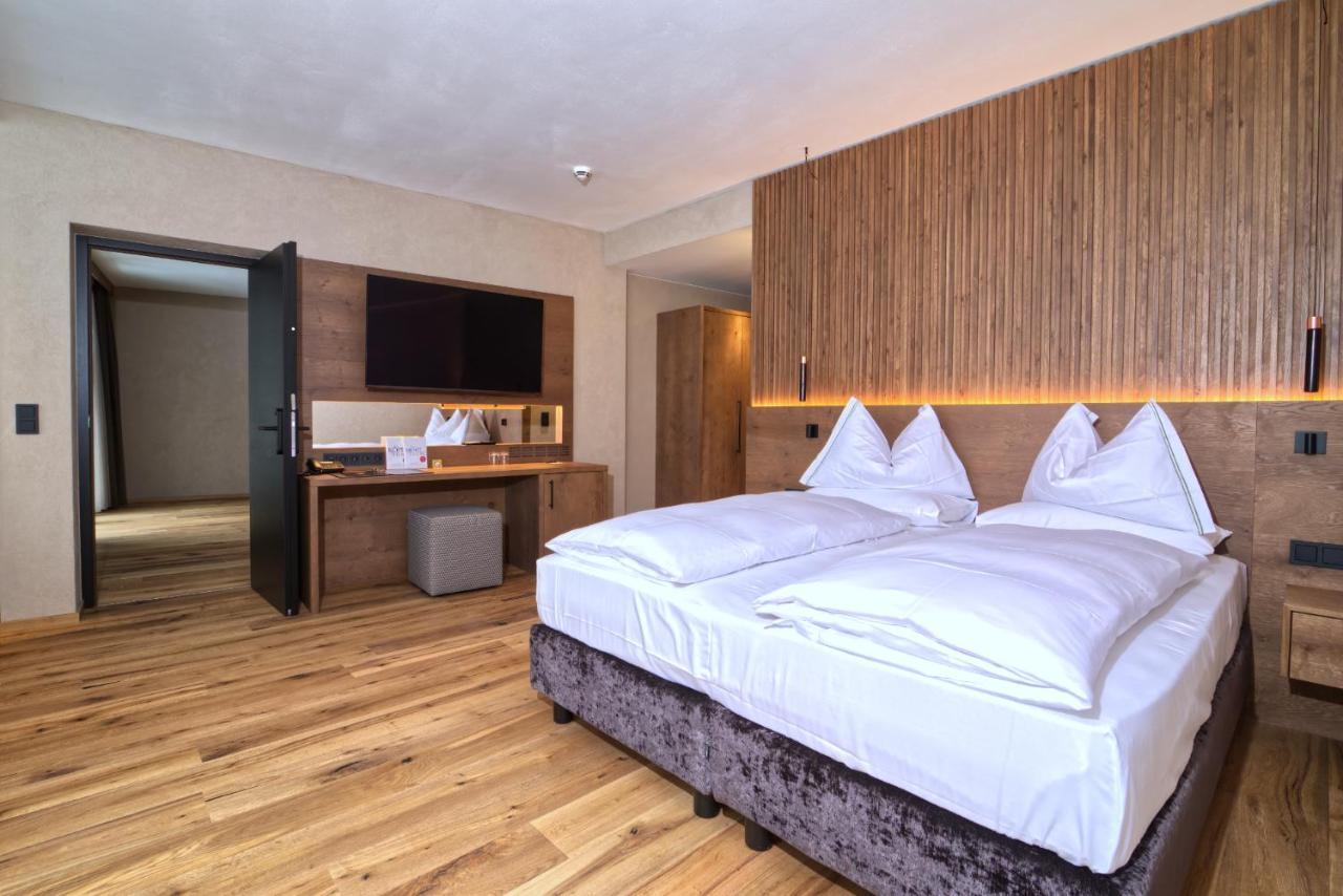 Bonfanti Design Hotel Chienes Extérieur photo